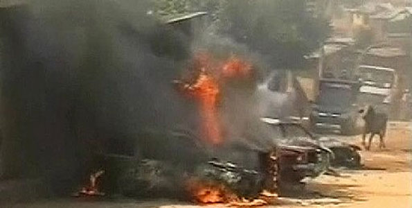 Vehicles burn on the street in Jos January 17, 2010. Photo/Reuters 