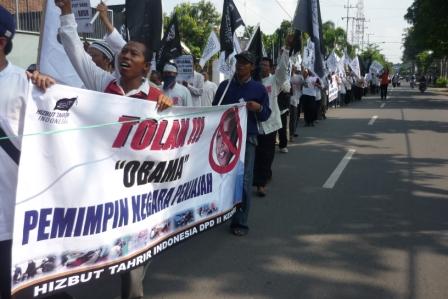 Anti-Democracy, Supremacist Group Hizb ut-Tahrir Leads Protests Against Barack Obama