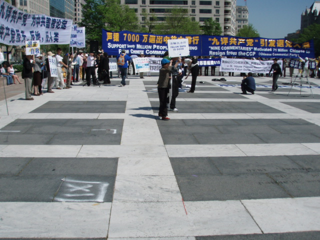 April 11, 2010 - Washington DC - China Freedom Activists Banners Recognizing Chinese People Leaving Chinese Communist Party