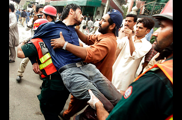 Terrorist Attack on Pakistani Mosques Leaves Muslims Injured (Photo: K.M. Chuadary / AP)