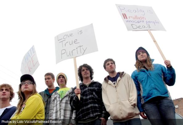 Montana: Photo of April 29 Protest of Nazi Film (Photo: Flathead Beacon/Lido Vizzutti)