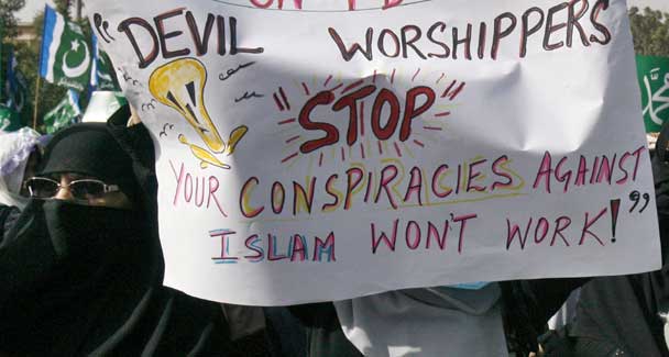 Pakistan: Women supporters of Islamic political party Jamaat-e-Islami hold a placard during a protest against Facebook in Karachi May 19, 2010. (Photo: Reuters) 