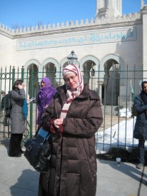 WAMU-FM: "Fatima Thompson led a protest against women having to pray in an area other than the main prayer hall in a Northwest D.C. mosque." (Photo: WAMU/Kavitha Cardoza)