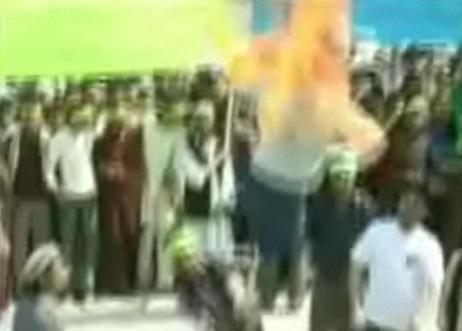 Afghanistan: Mazar-e-Sharif Protesters Burning Effigy of Pope Benedict XVI 