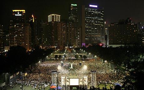  An estimated 50,000 people, many of them students, gather in Hong Kong's Victoria Park for the annual candlelit vigil to commemorate the anniversary of the Tiananmen massacre.  (Photo: AP) 