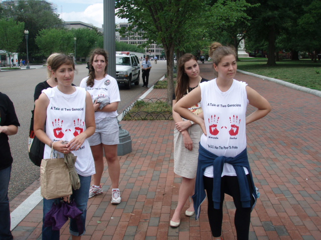 Protesters Listen as Damanga's Mohamed Yahya Speaks on "Historic" Opportunity for Justice in Darfur and Sudan