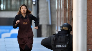 Bae-Jieun-runs-from-terrorist